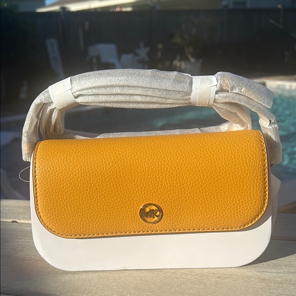 Michael Kors NWT Jet Set Travel crossbody - Picture 1 of 3